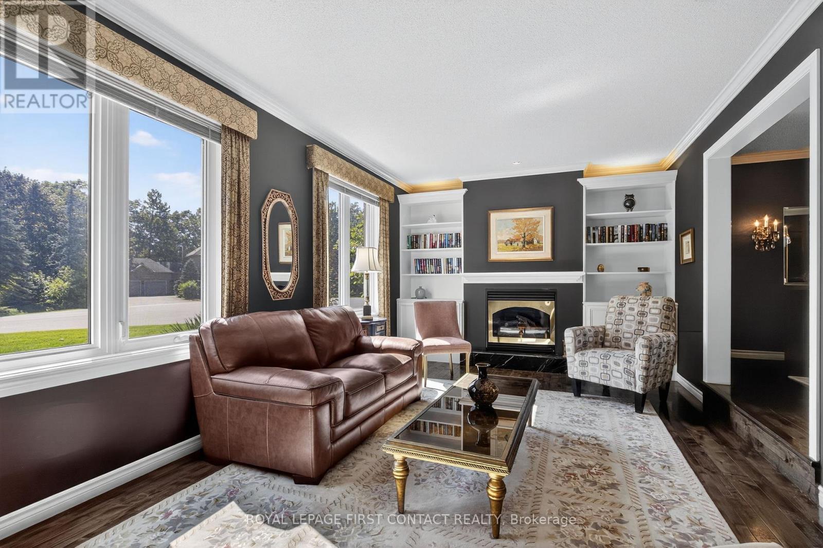 26 Edgecombe Terrace, Springwater, ON - Indoor Photo Showing Living Room With Fireplace