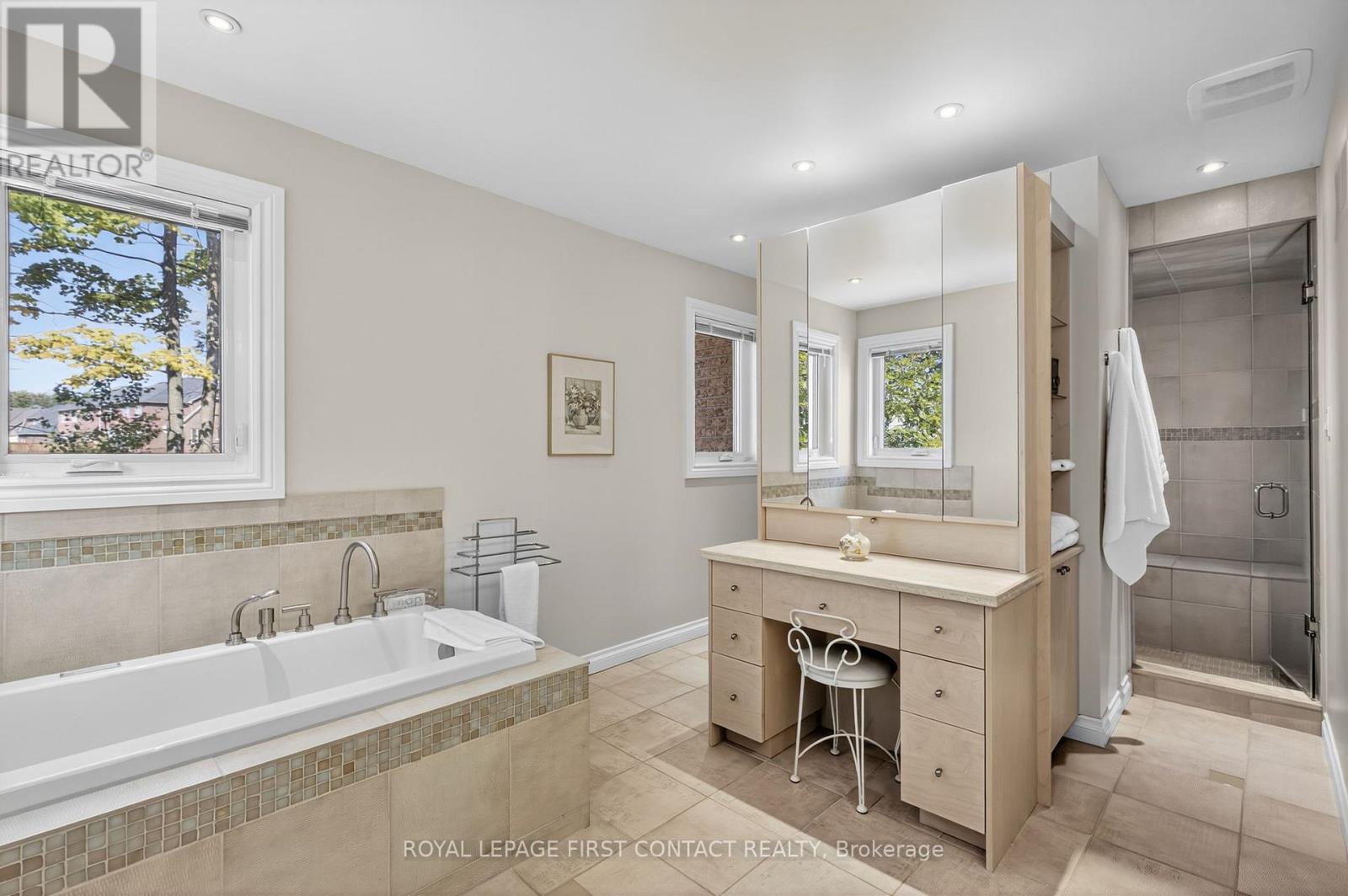 26 Edgecombe Terrace, Springwater, ON - Indoor Photo Showing Bathroom