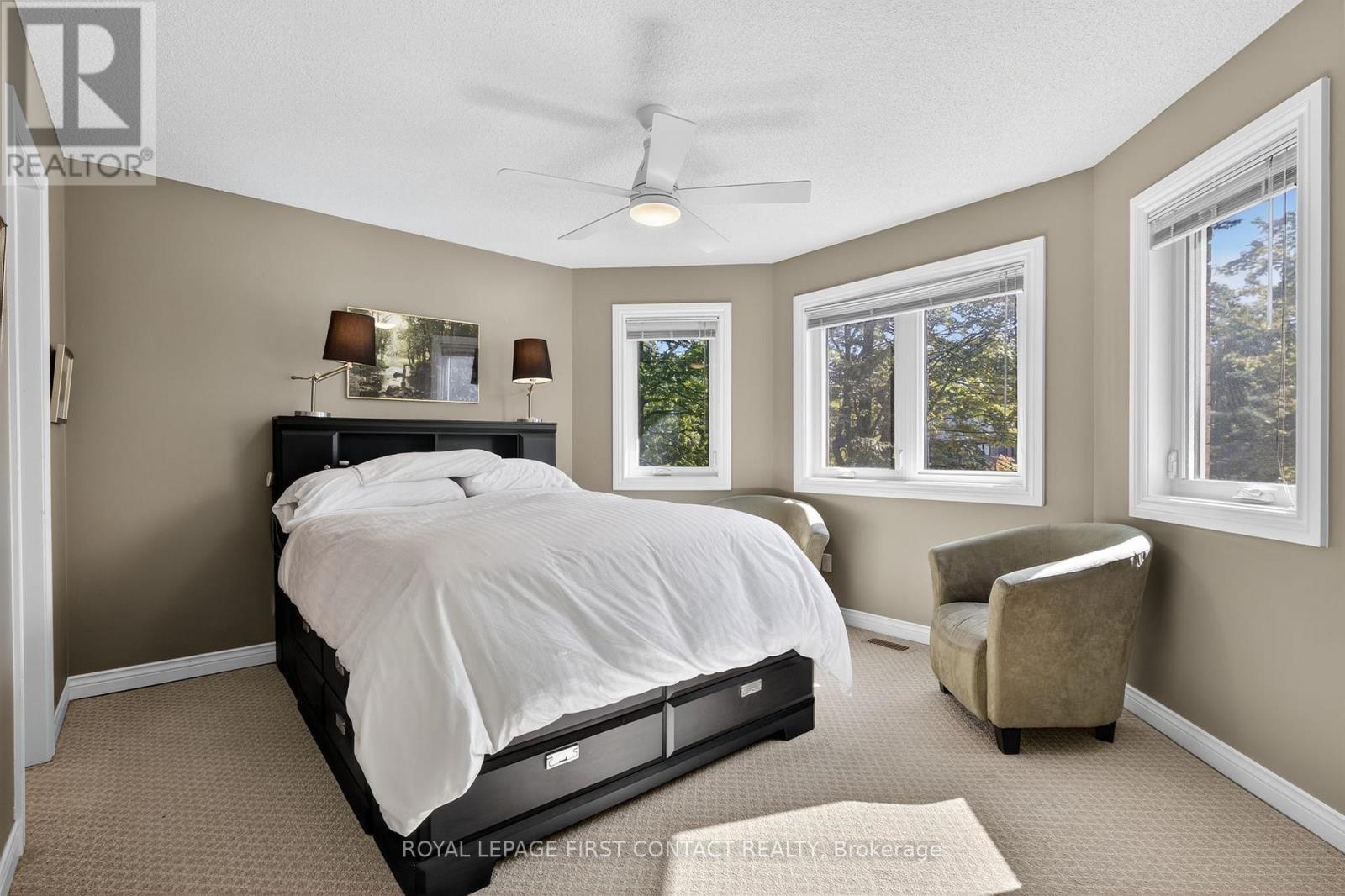 26 Edgecombe Terrace, Springwater, ON - Indoor Photo Showing Bedroom
