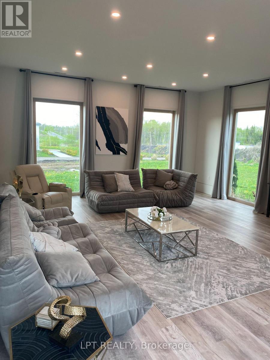 4252 Burnside Line, Severn, ON - Indoor Photo Showing Living Room