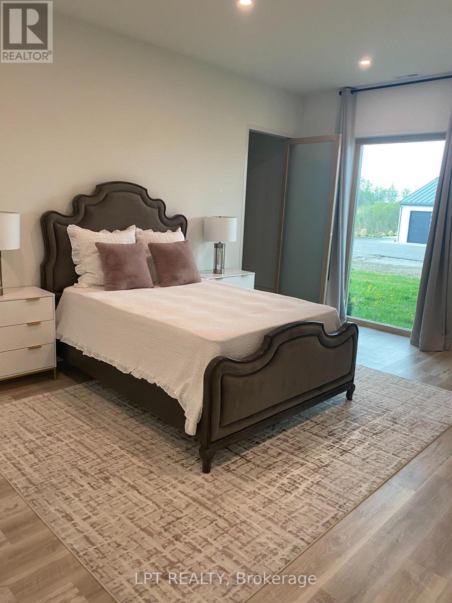 4252 Burnside Line, Severn, ON - Indoor Photo Showing Bedroom