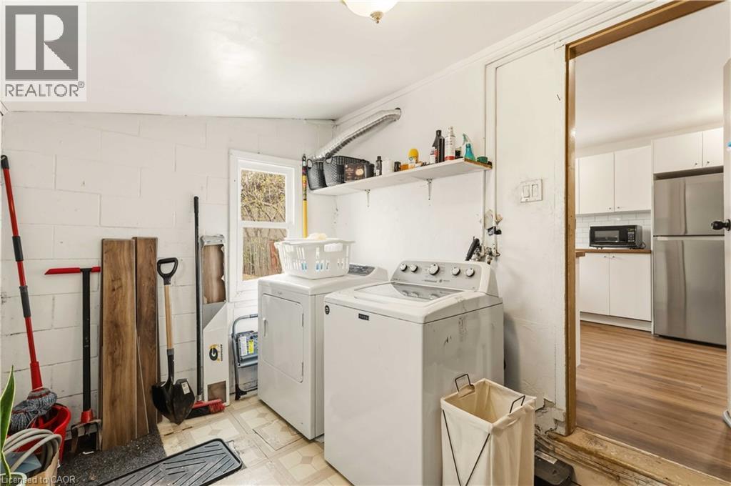27 Edinburgh Avenue, Hamilton, ON - Indoor Photo Showing Laundry Room