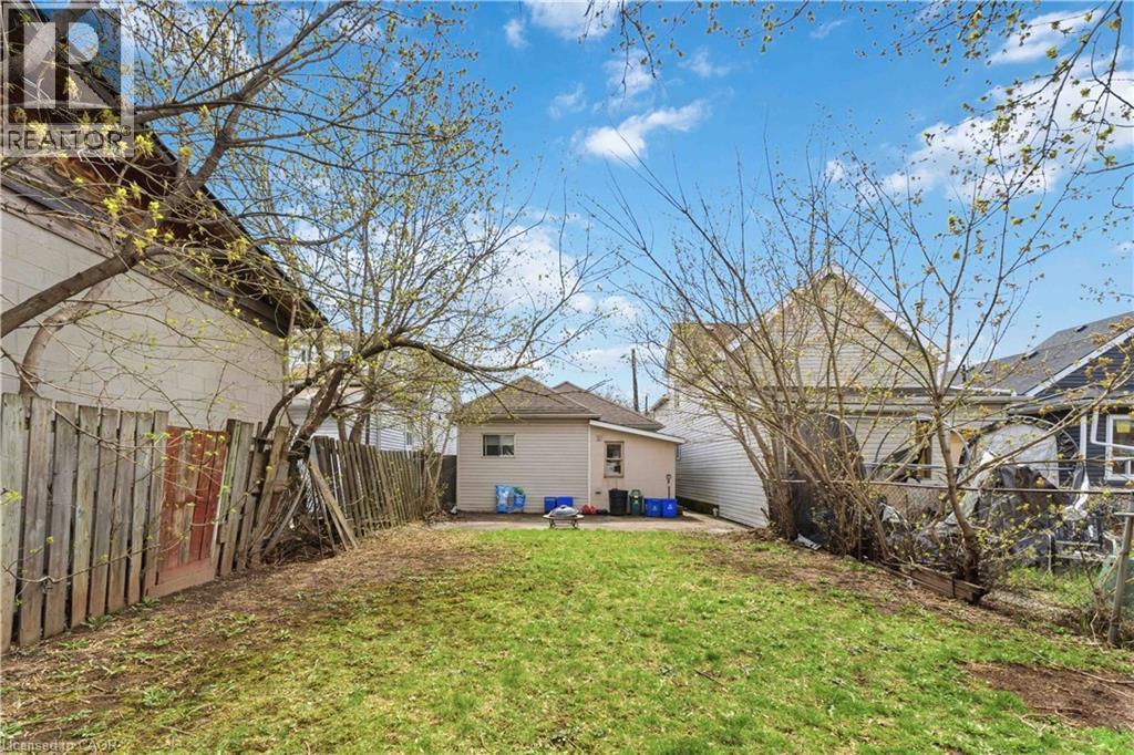 27 Edinburgh Avenue, Hamilton, ON - Outdoor
