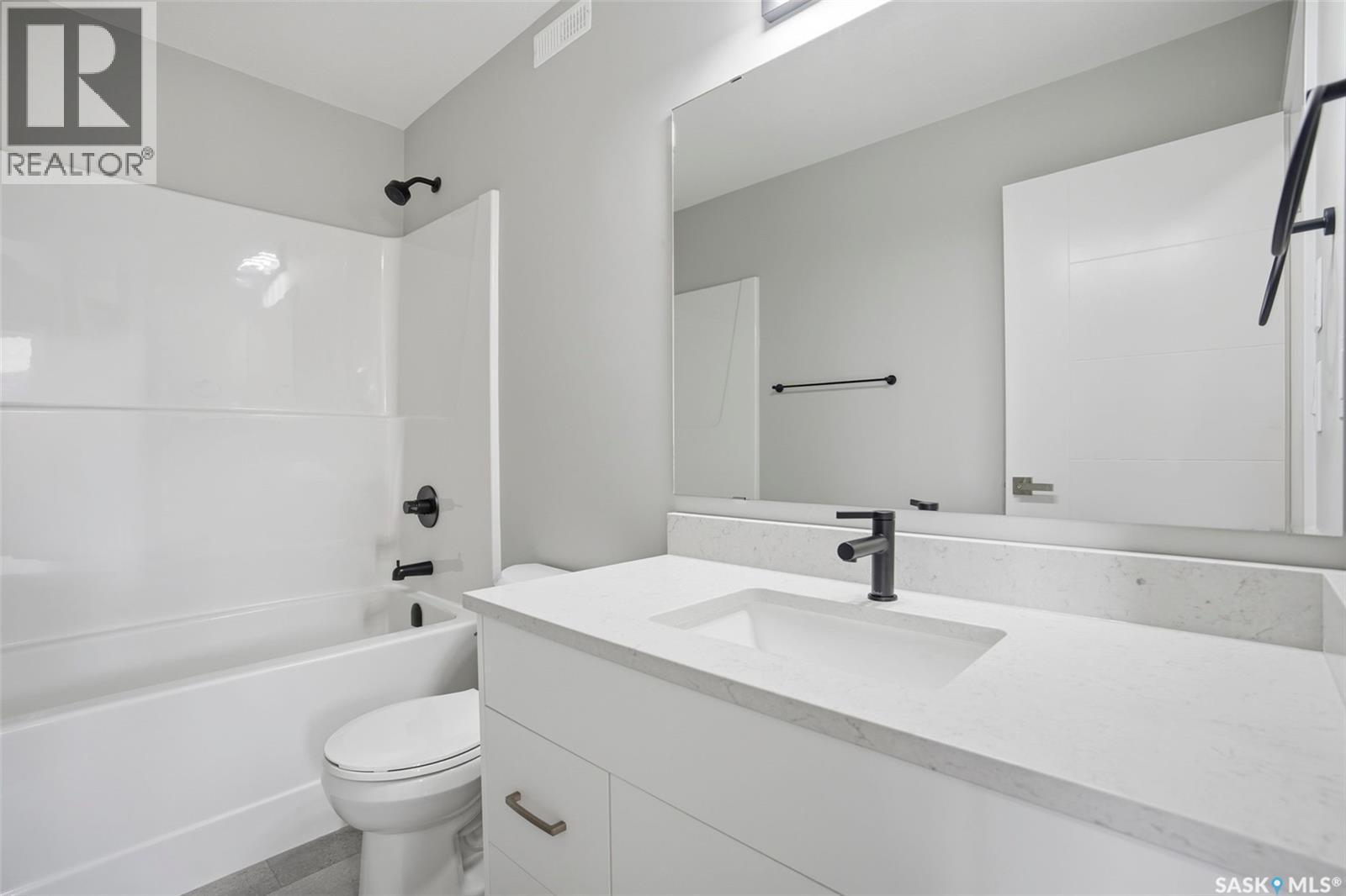 815 Brighton Boulevard, Saskatoon, SK - Indoor Photo Showing Bathroom