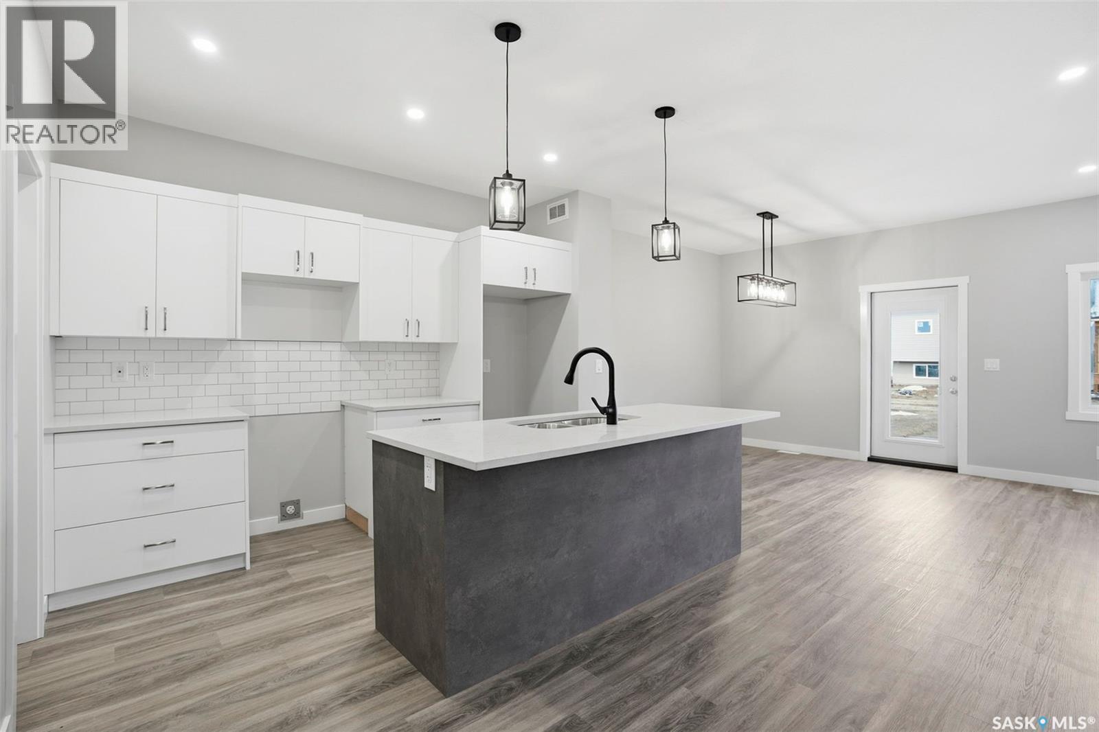 815 Brighton Boulevard, Saskatoon, SK - Indoor Photo Showing Kitchen With Upgraded Kitchen