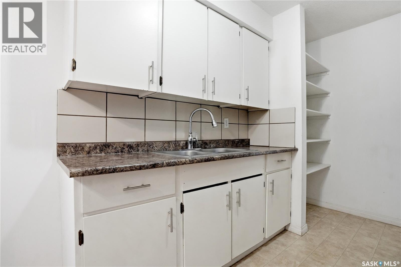 4174 Castle Road, Regina, SK - Indoor