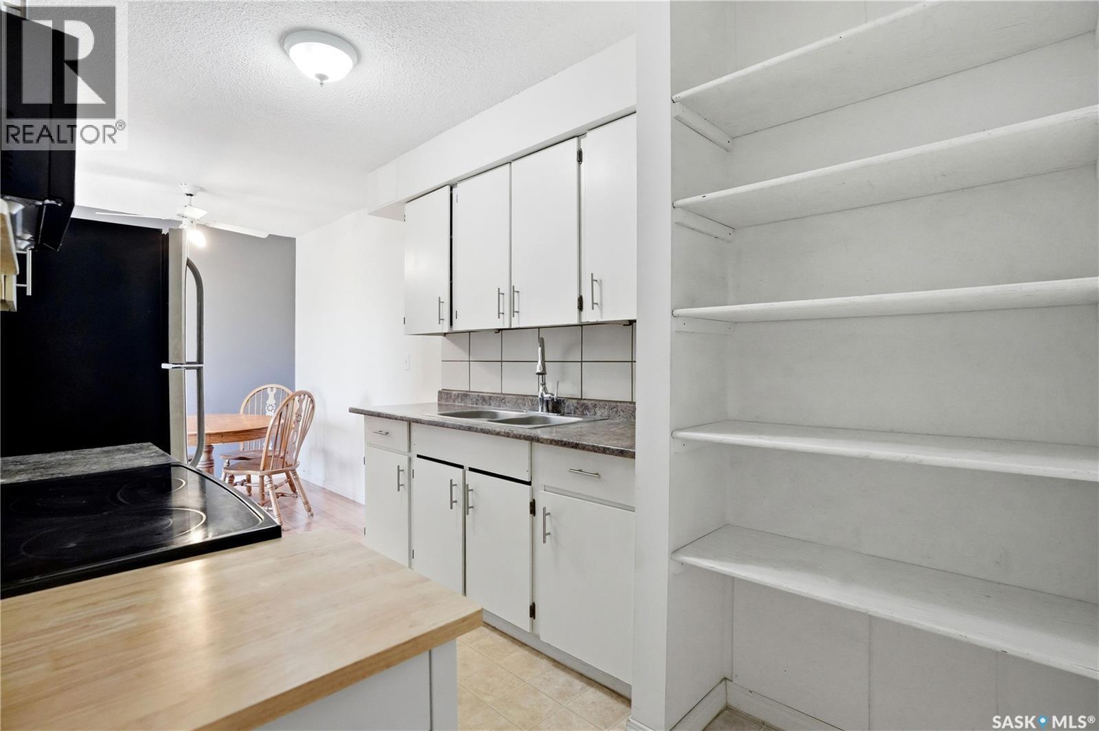4174 Castle Road, Regina, SK - Indoor