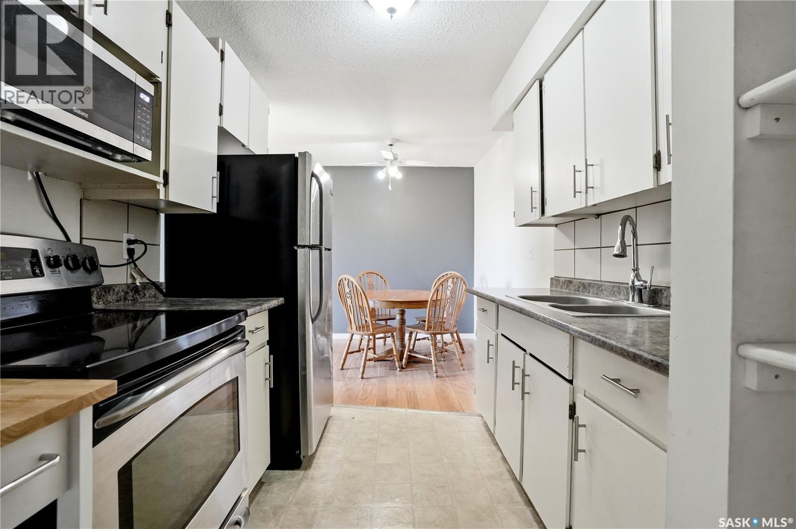 4174 Castle Road, Regina, SK - Indoor Photo Showing Kitchen With Double Sink