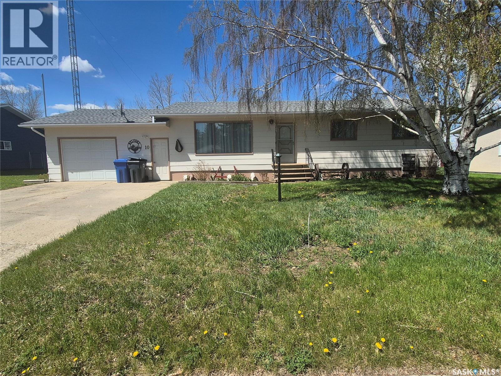 10 Yandeau Crescent, Radville, SK - Outdoor