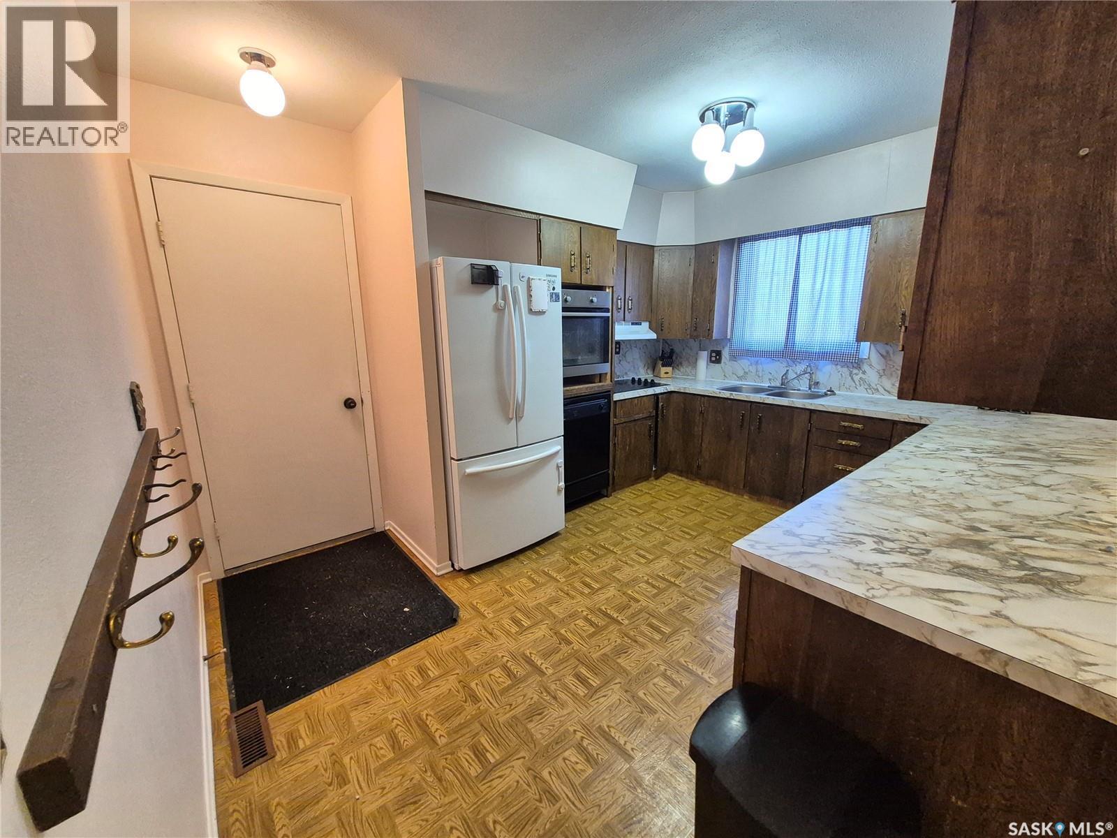 10 Yandeau Crescent, Radville, SK - Indoor Photo Showing Kitchen With Double Sink