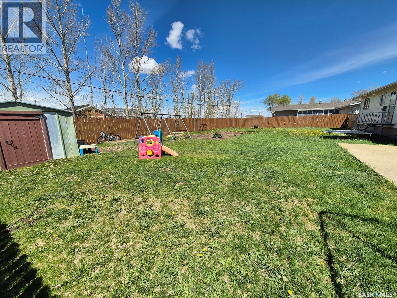 10 Yandeau Crescent, Radville, SK - Outdoor
