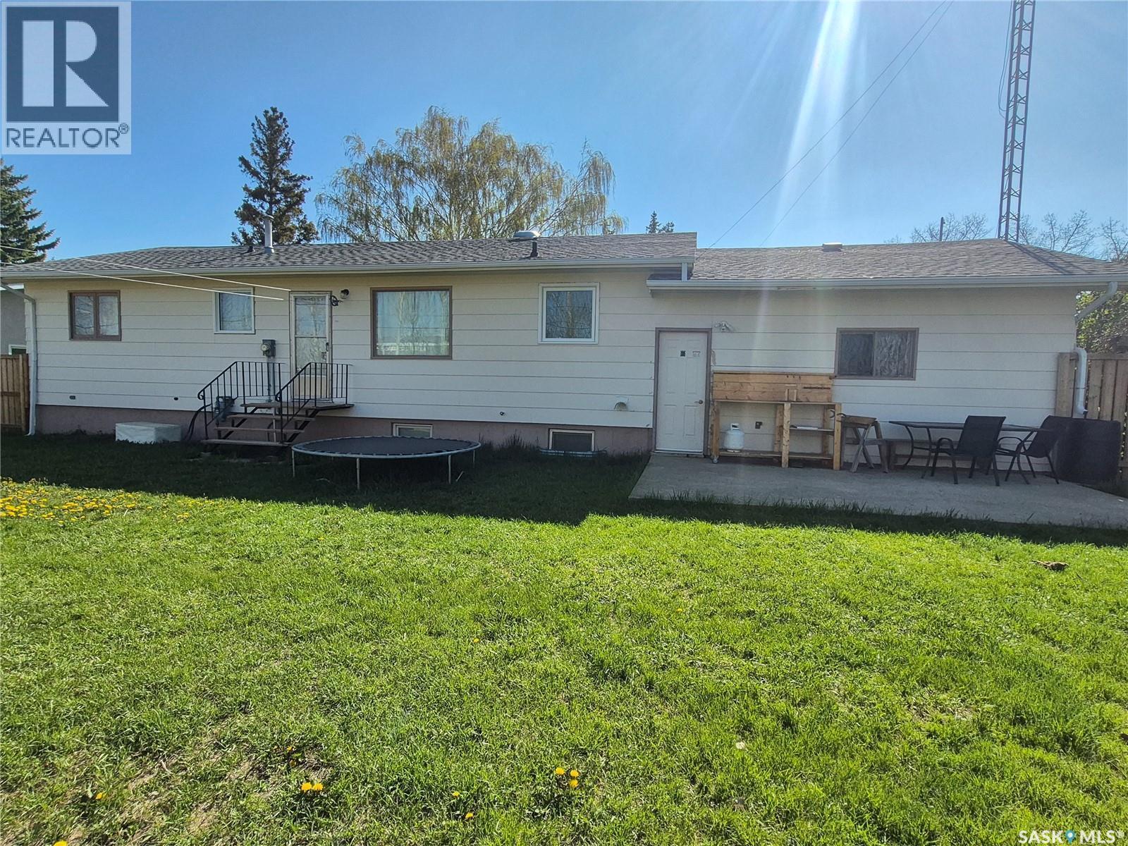 10 Yandeau Crescent, Radville, SK - Outdoor