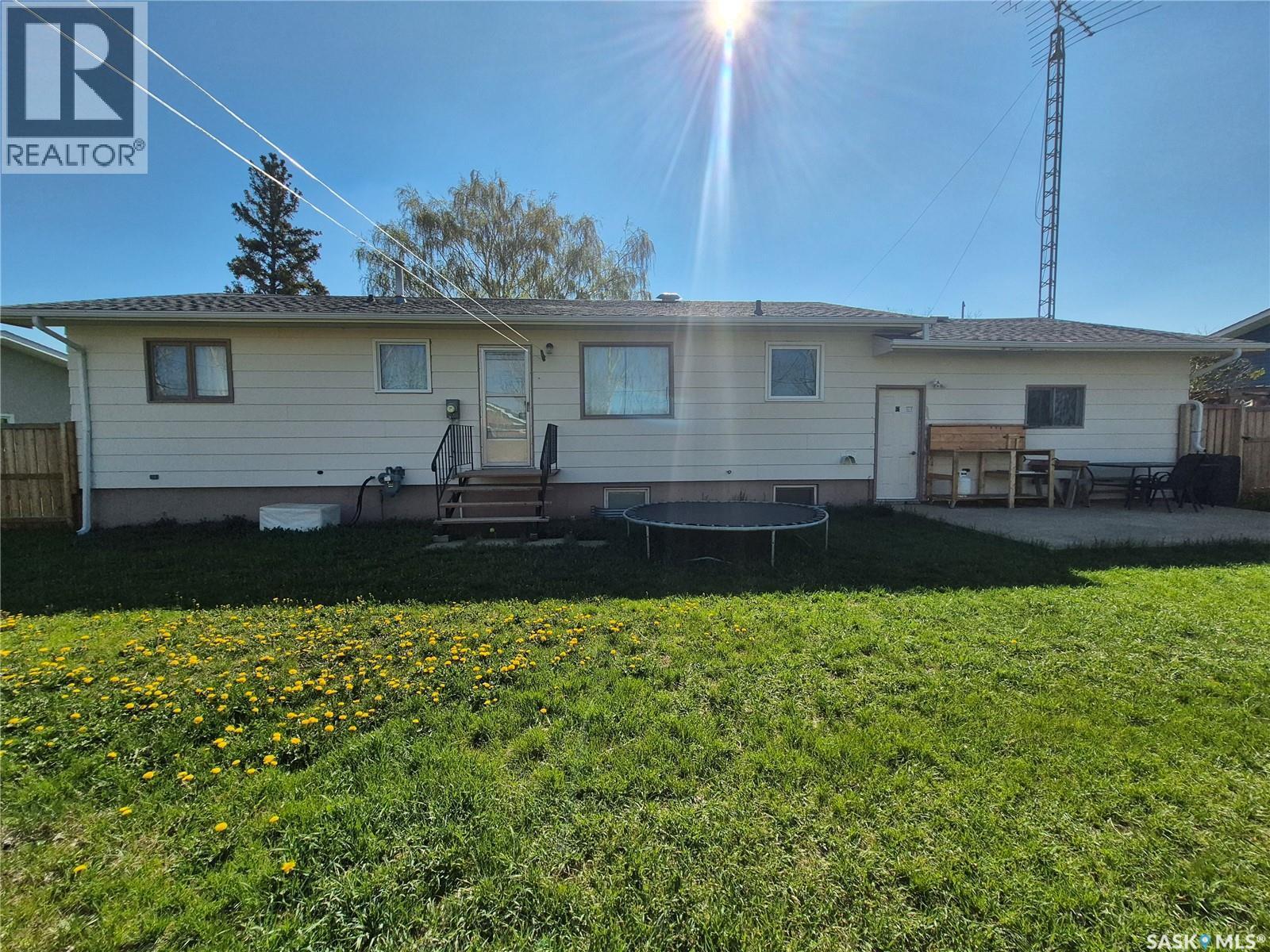 10 Yandeau Crescent, Radville, SK - Outdoor
