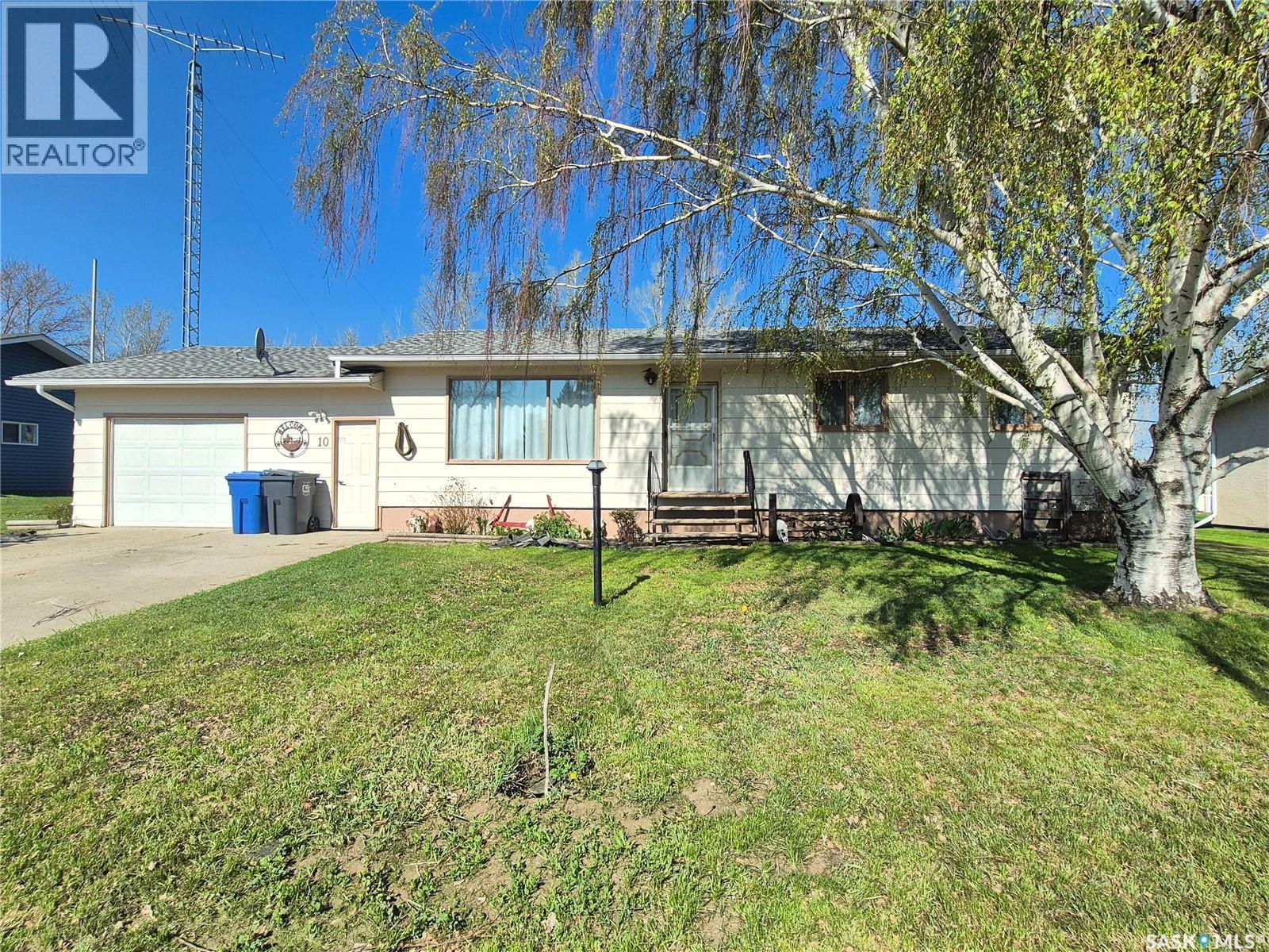 10 Yandeau Crescent, Radville, SK - Outdoor