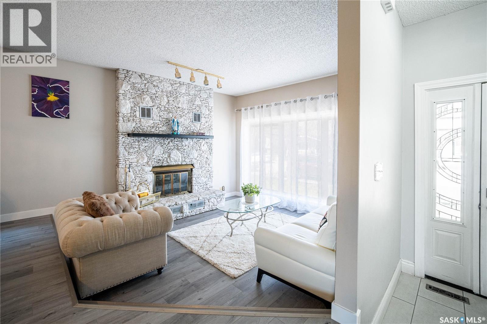 435 Christopher Road, Saskatoon, SK - Indoor Photo Showing Living Room With Fireplace