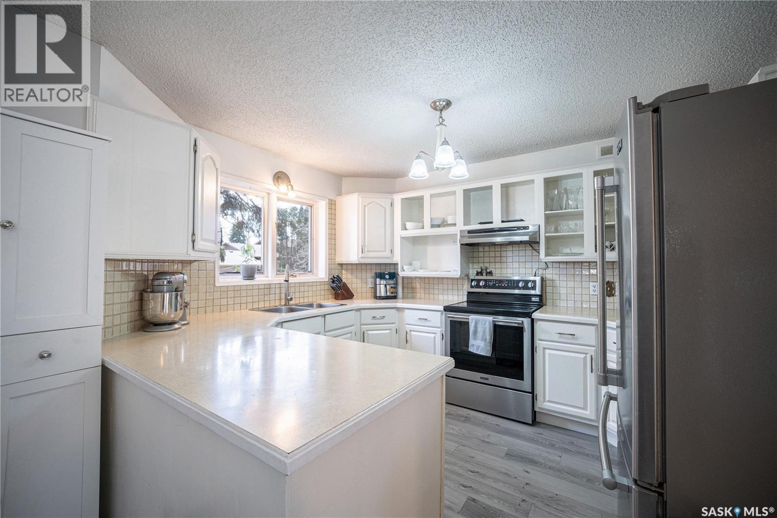 435 Christopher Road, Saskatoon, SK - Indoor Photo Showing Kitchen With Double Sink