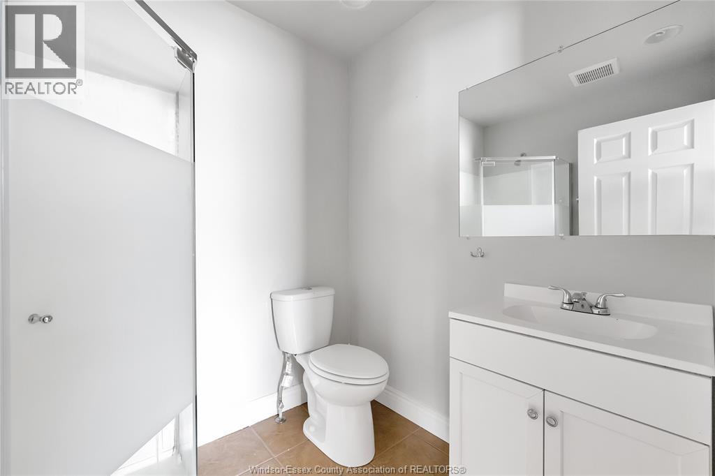 953 Henry Ford, Windsor, ON - Indoor Photo Showing Bathroom