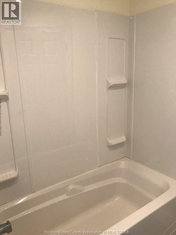 953 Henry Ford, Windsor, ON - Indoor Photo Showing Bathroom