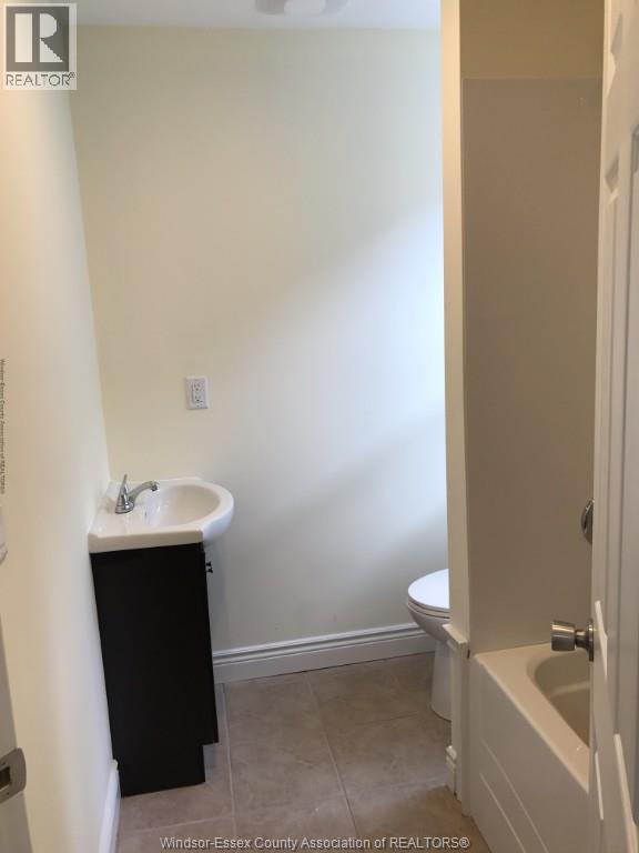 953 Henry Ford, Windsor, ON - Indoor Photo Showing Bathroom