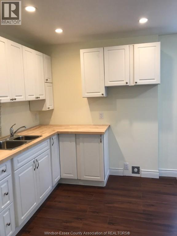 953 Henry Ford, Windsor, ON - Indoor Photo Showing Kitchen With Double Sink