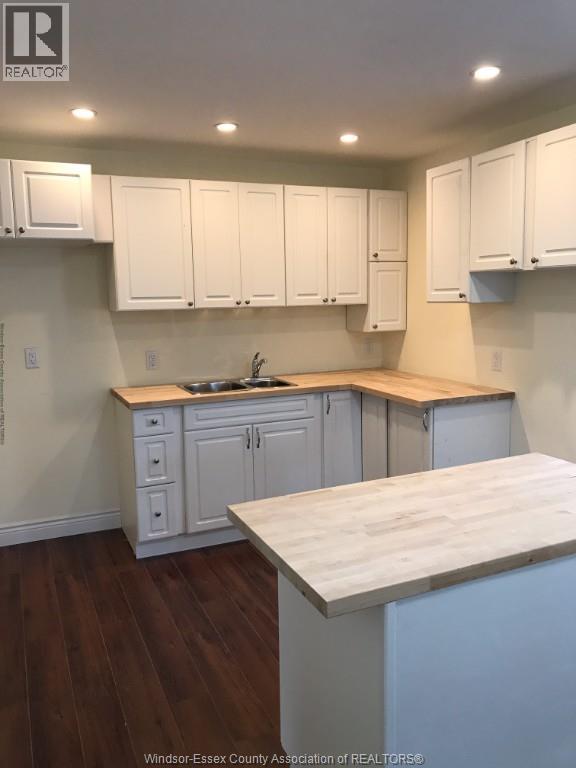 953 Henry Ford, Windsor, ON - Indoor Photo Showing Kitchen With Double Sink