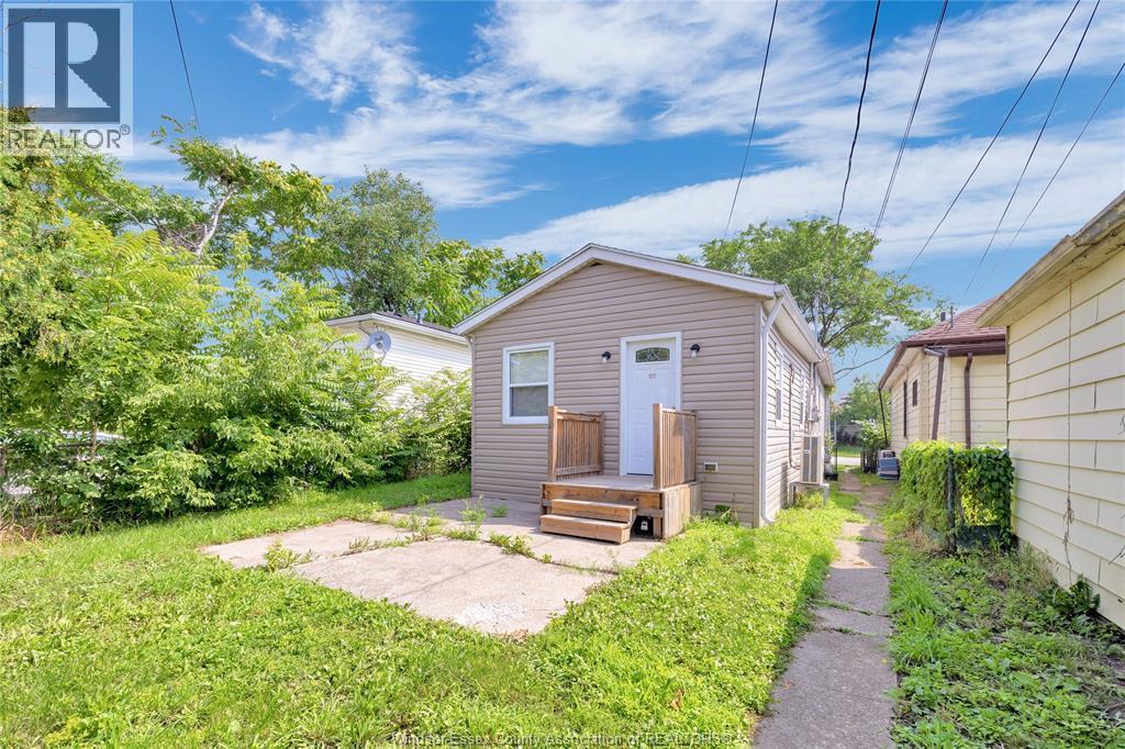 953 Henry Ford, Windsor, ON - Outdoor