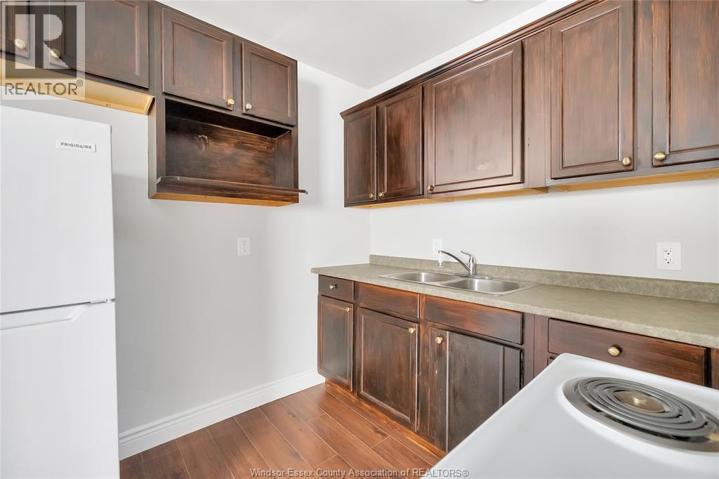 953 Henry Ford, Windsor, ON - Indoor Photo Showing Kitchen With Double Sink