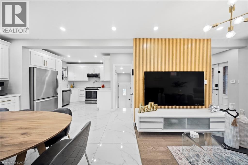 Living area featuring recessed lighting - 273 Stinson Crescent, Hamilton, ON - Indoor