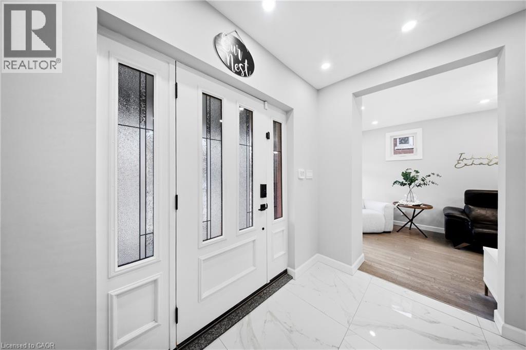 273 Stinson Crescent, Hamilton, ON - Indoor Photo Showing Other Room