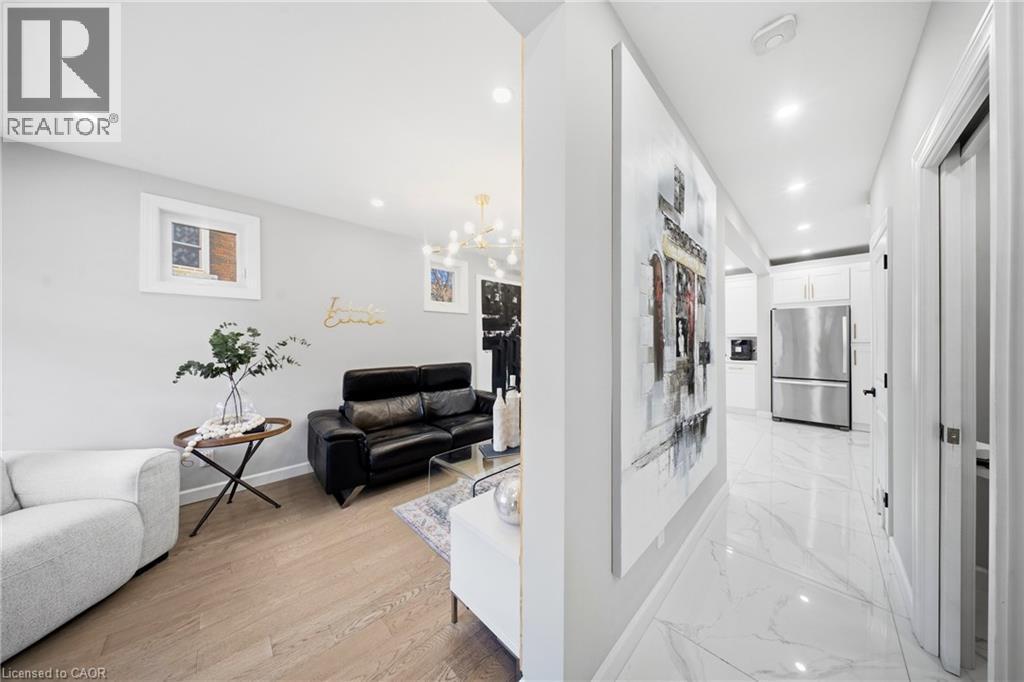 Hall with baseboards and a chandelier - 273 Stinson Crescent, Hamilton, ON - Indoor