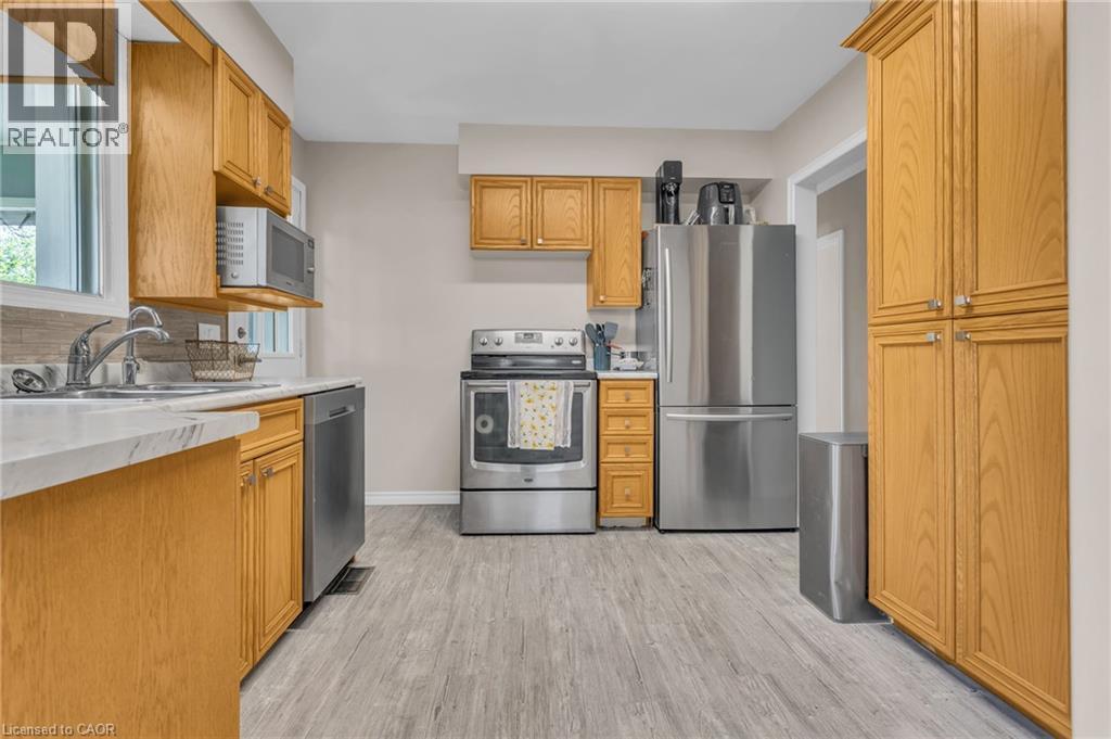240 Elliott Street, Cambridge, ON - Indoor Photo Showing Kitchen With Double Sink