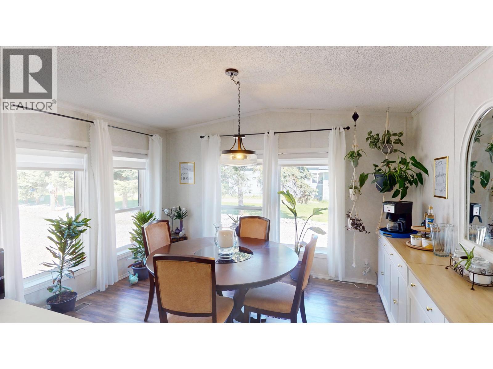 1302 Mountain Ash Road, Quesnel, BC - Indoor Photo Showing Dining Room