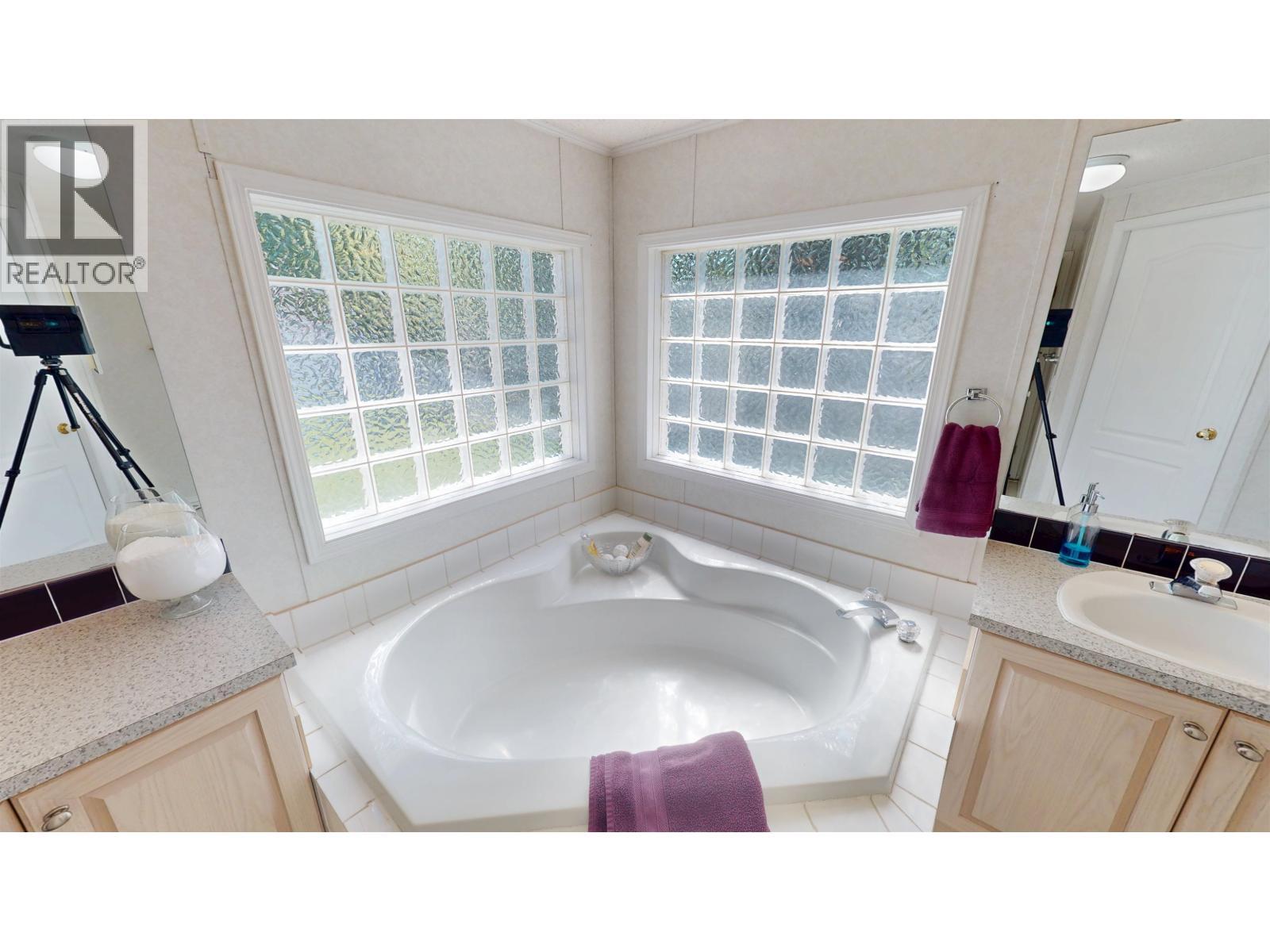 1302 Mountain Ash Road, Quesnel, BC - Indoor Photo Showing Bathroom