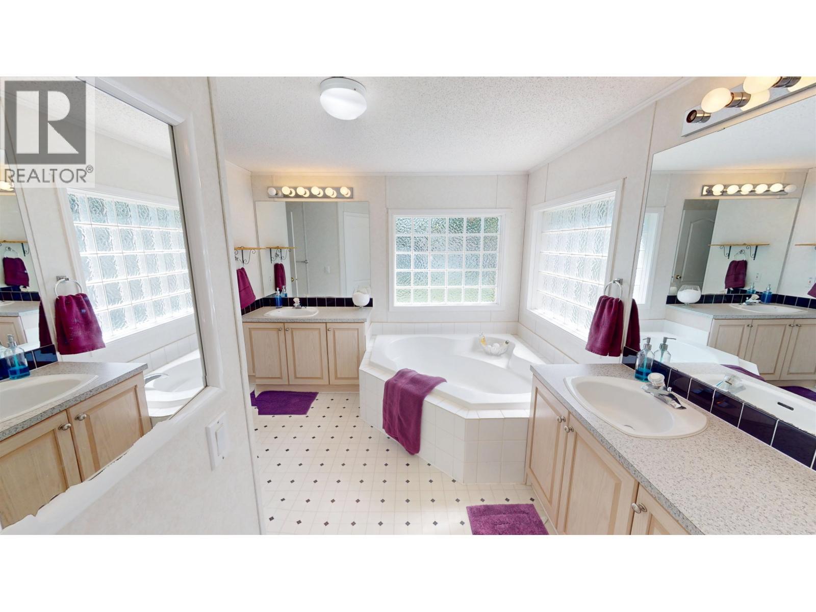 1302 Mountain Ash Road, Quesnel, BC - Indoor Photo Showing Bathroom