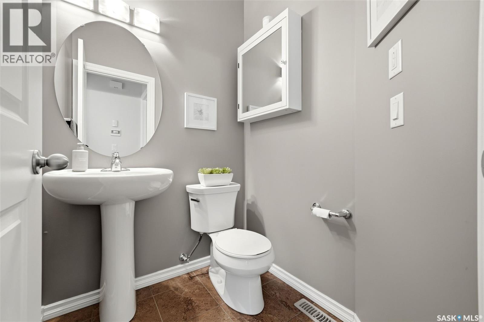141 Oxbow Crescent, Regina, SK - Indoor Photo Showing Bathroom