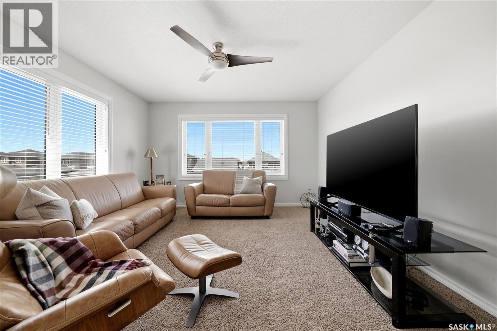 141 Oxbow Crescent, Regina, SK - Indoor Photo Showing Living Room
