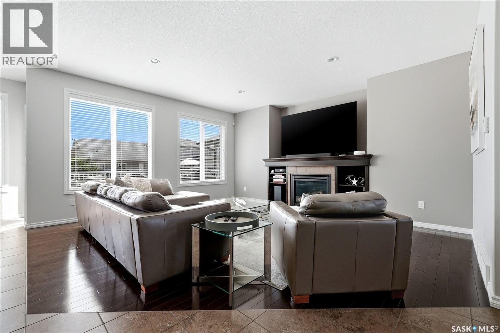 141 Oxbow Crescent, Regina, SK - Indoor Photo Showing Living Room
