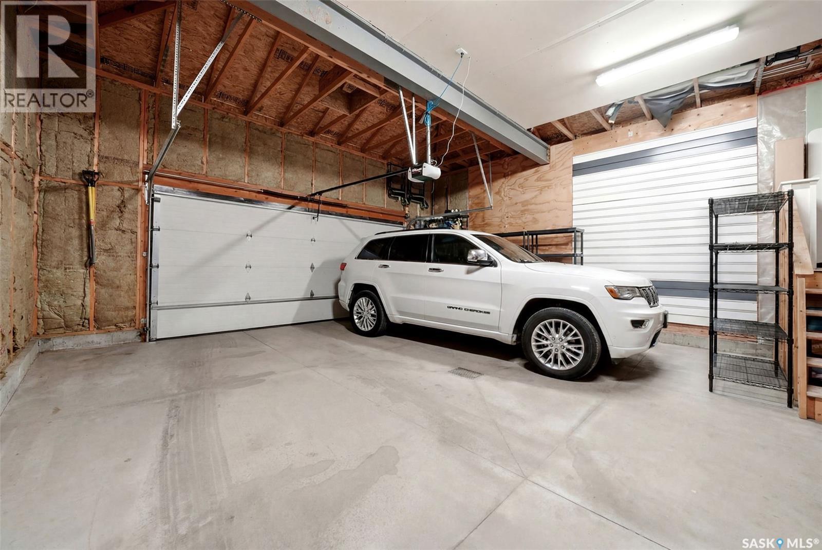 141 Oxbow Crescent, Regina, SK - Indoor Photo Showing Garage