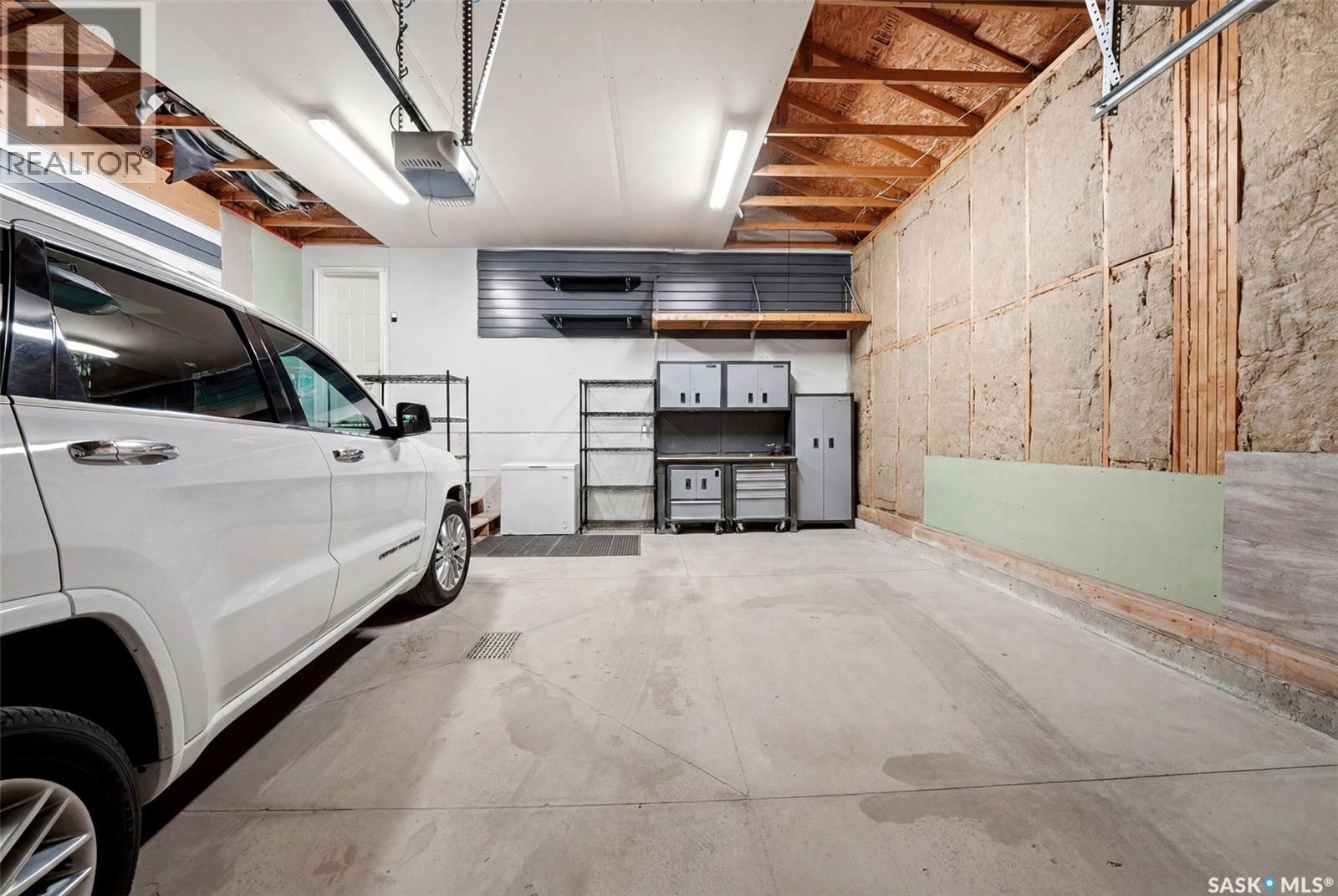 141 Oxbow Crescent, Regina, SK - Indoor Photo Showing Garage