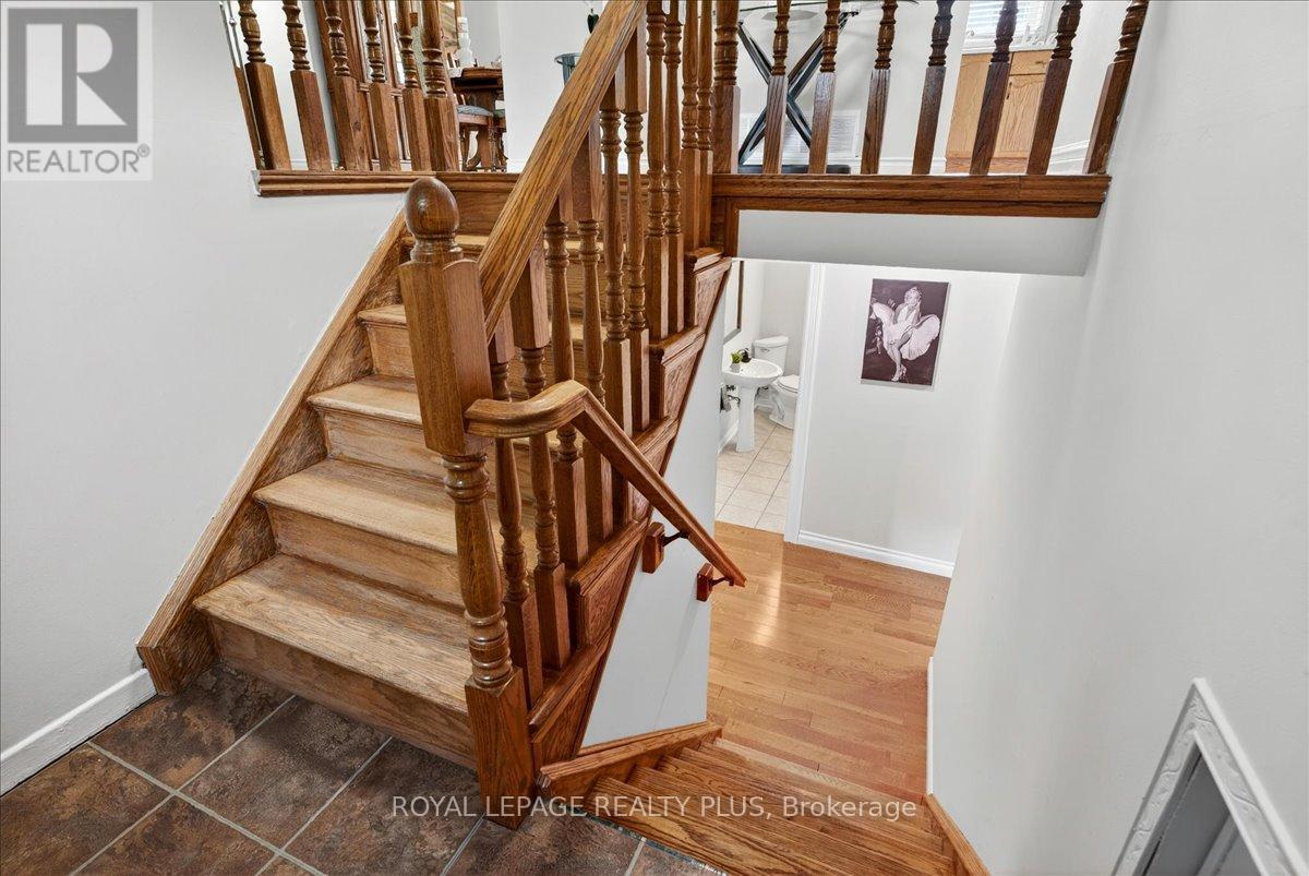 4452 Delaney Drive, Burlington, ON - Indoor Photo Showing Other Room