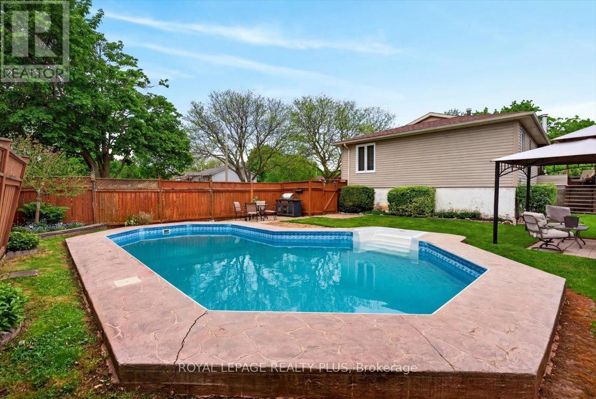 4452 Delaney Drive, Burlington, ON - Outdoor With In Ground Pool With Deck Patio Veranda With Backyard