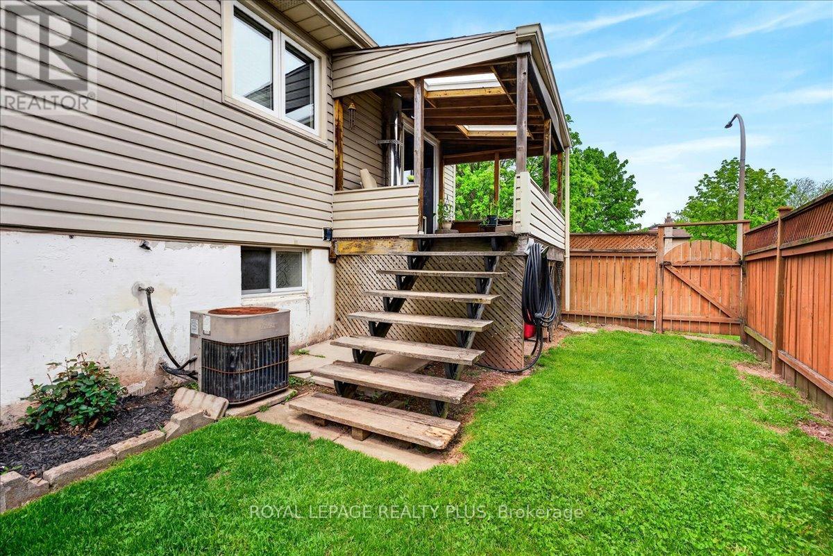 4452 Delaney Drive, Burlington, ON - Outdoor With Deck Patio Veranda