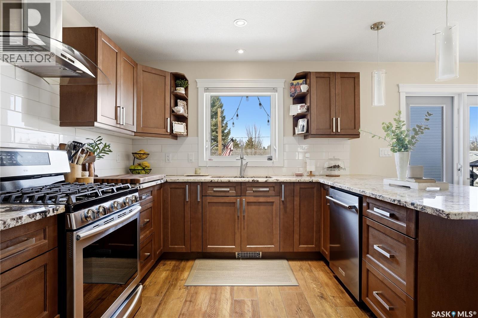 1003 Dewdney Street, Indian Head, SK - Indoor Photo Showing Kitchen With Upgraded Kitchen
