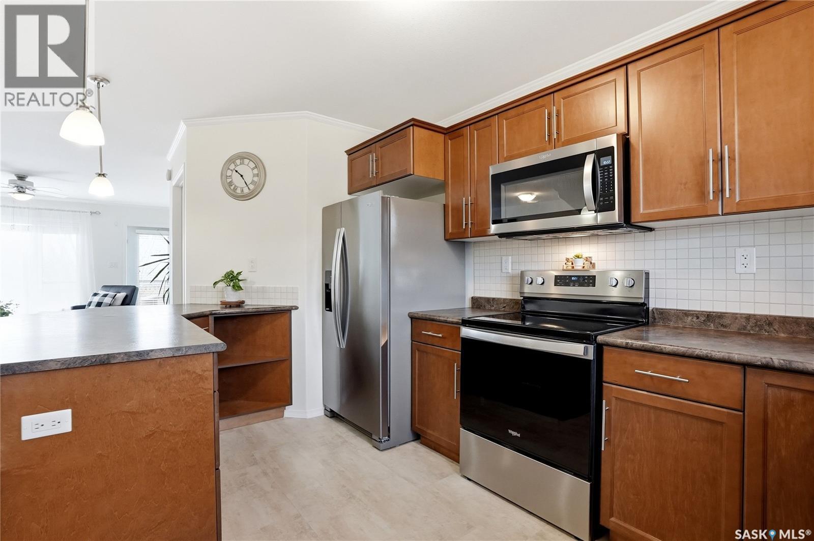 610 110 Shillington Crescent, Saskatoon, SK - Indoor Photo Showing Kitchen