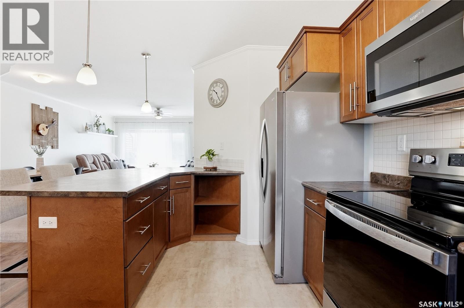 610 110 Shillington Crescent, Saskatoon, SK - Indoor Photo Showing Kitchen
