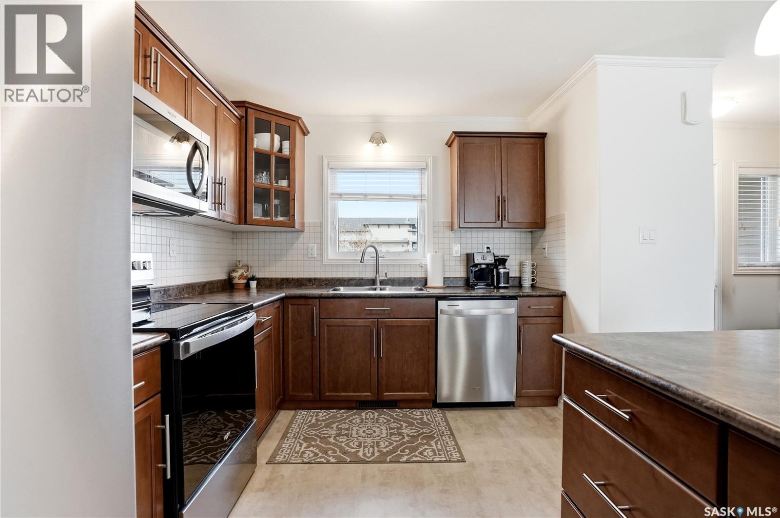 610 110 Shillington Crescent, Saskatoon, SK - Indoor Photo Showing Kitchen With Double Sink