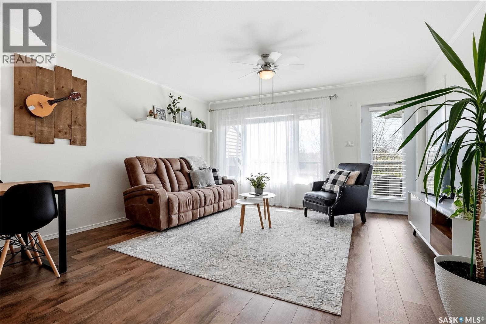 610 110 Shillington Crescent, Saskatoon, SK - Indoor Photo Showing Living Room