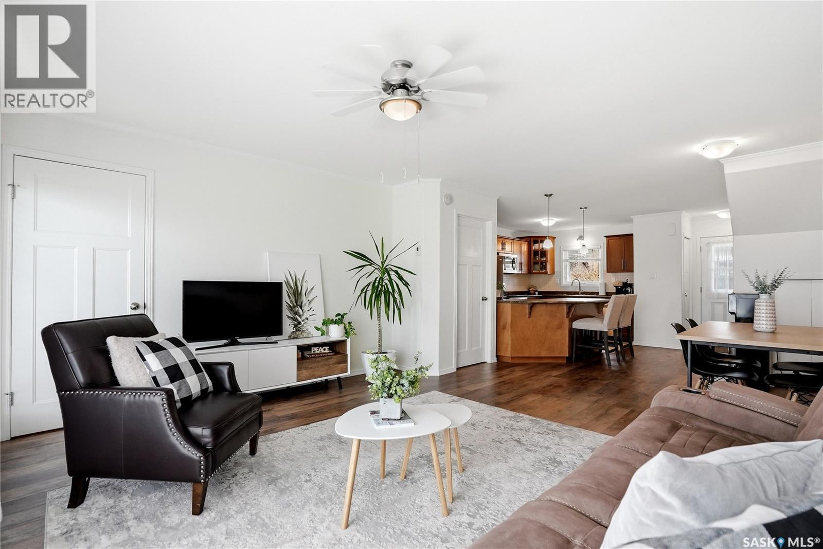 610 110 Shillington Crescent, Saskatoon, SK - Indoor Photo Showing Living Room