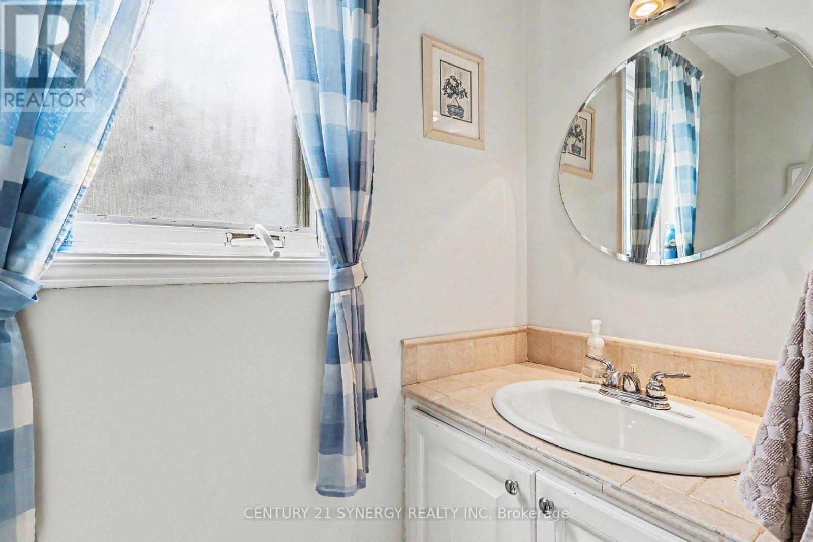 277 Mceachern Crescent, Ottawa, ON - Indoor Photo Showing Bathroom