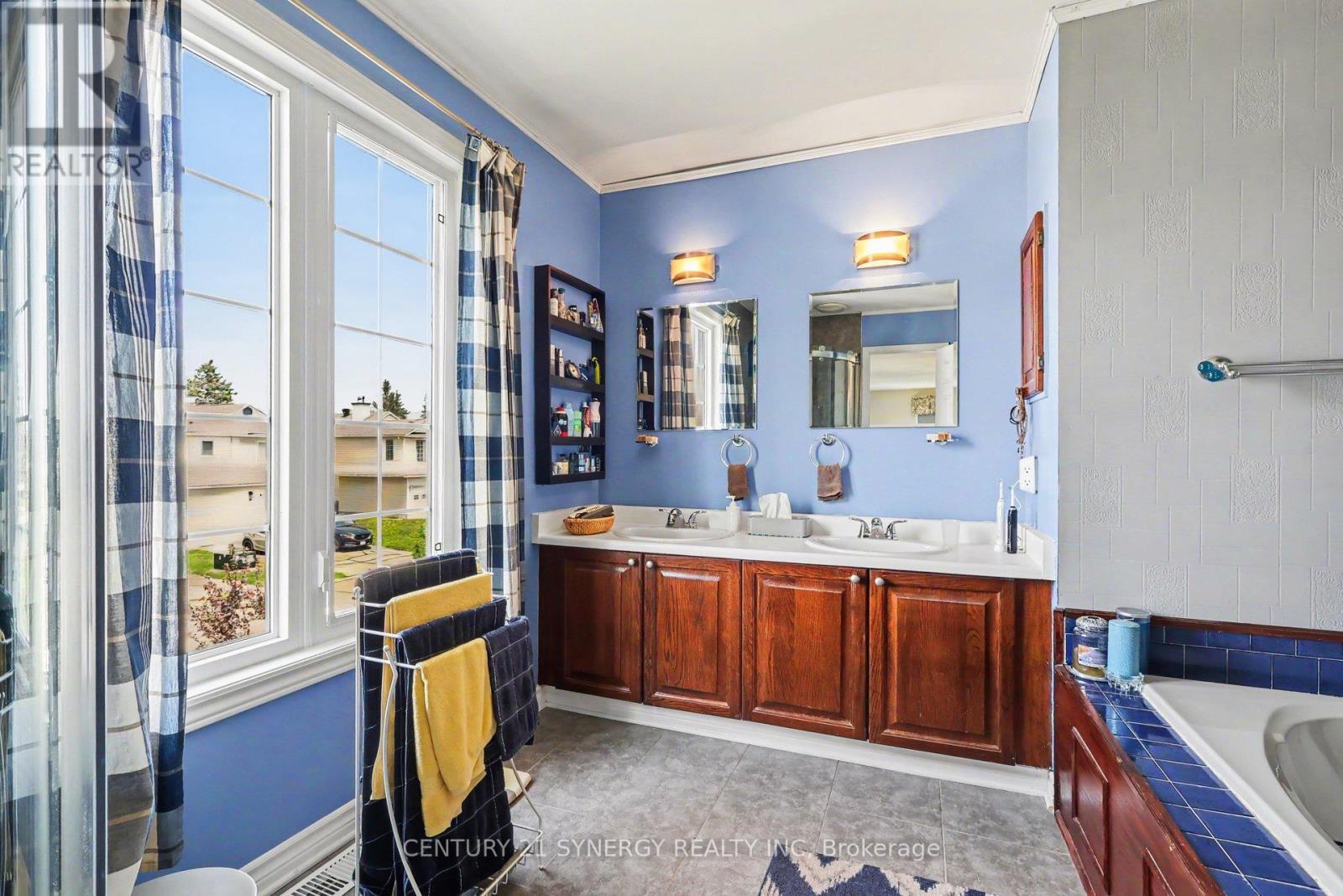 277 Mceachern Crescent, Ottawa, ON - Indoor Photo Showing Bathroom